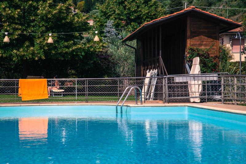 la piscina