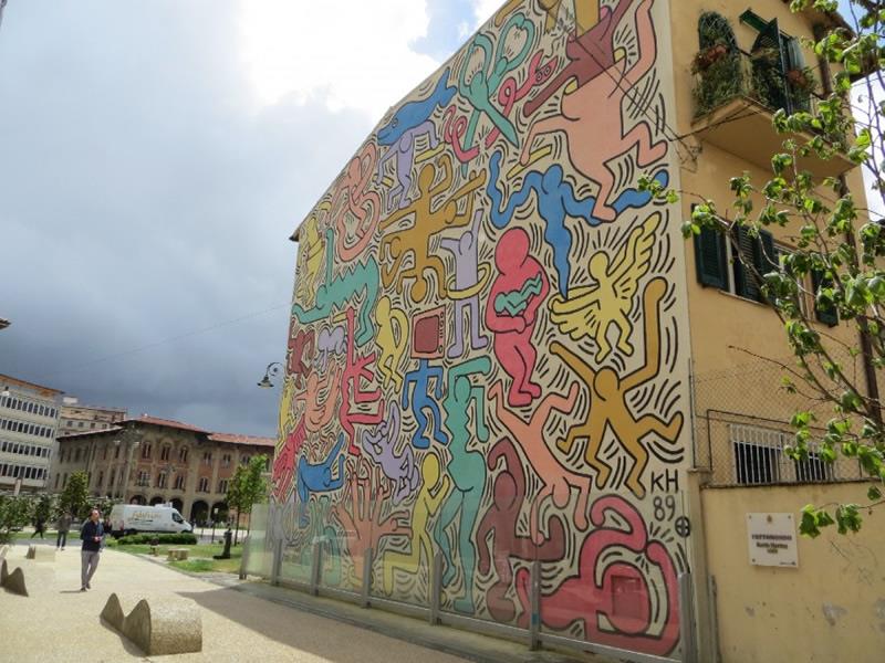 pisa via zandonai murales di haring